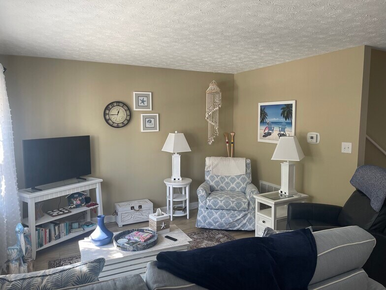 Living room - 7603 Porcher Dr