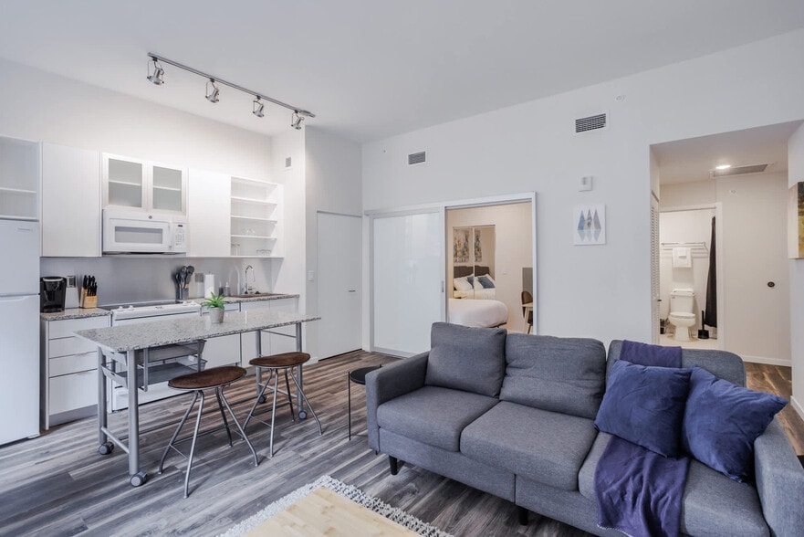 Primary Photo - 9-JAN-JAN E 4th St