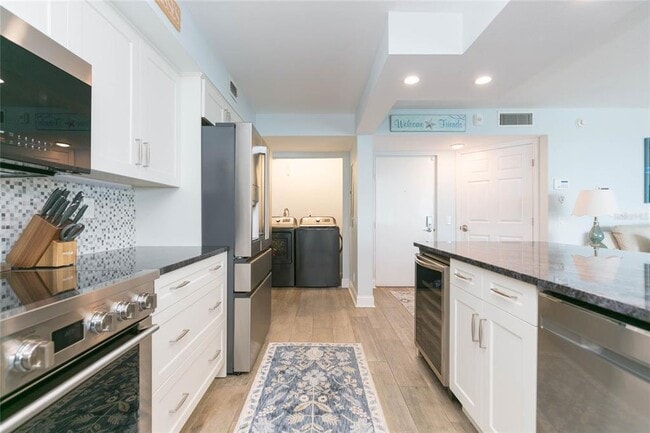 Building Photo - 5729 Del Sol Blvd