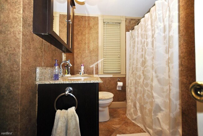 Building Photo - 2 br, 1 bath Duplex - 26 Shepard St 2