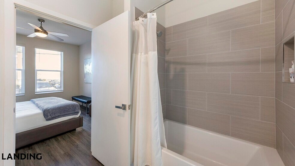 Building Photo - 4950 W Prescott St