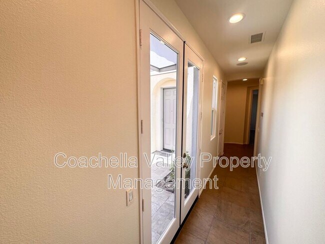Building Photo - 138 Shoreline Dr