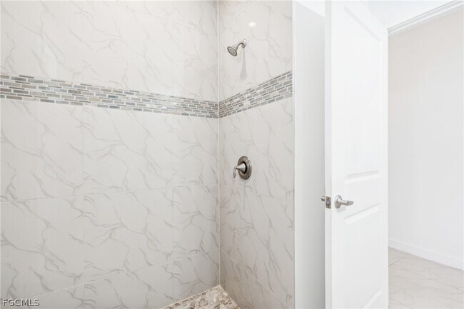 Building Photo - 2725 SW Embers Terrace