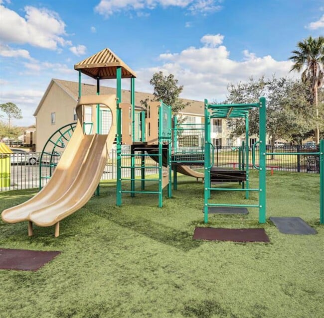 Building Photo - 2704 Club Cortile Cir