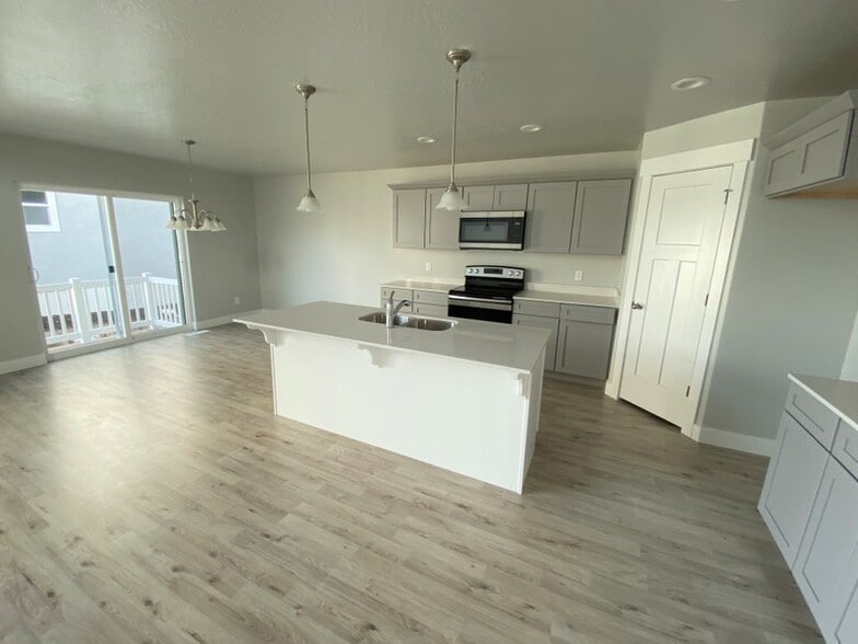 Building Photo - 1758 W Stone Gate Dr