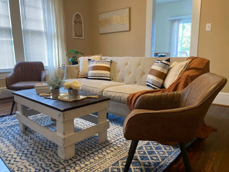 Primary Photo - 320 Hillandale St NE