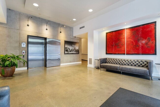 Building Photo - Old Town Lofts - South Facing Studio w/par...