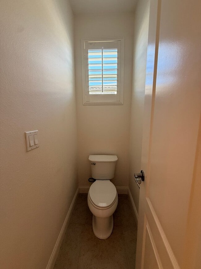 Building Photo - Beautiful Newer Rice Ranch Single Story Ho...