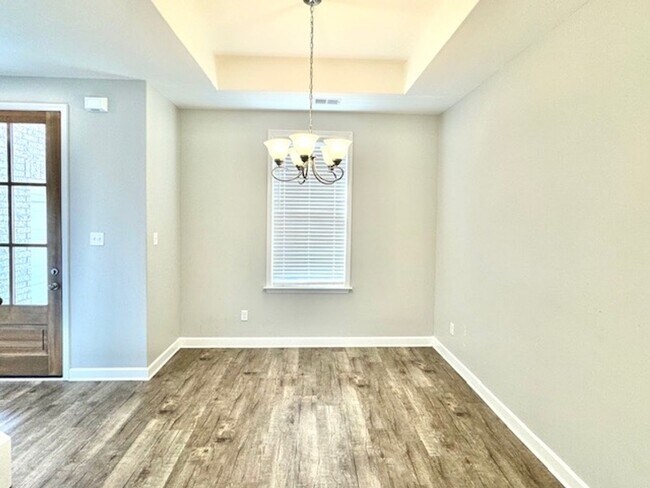 Building Photo - LakesideCirW5560