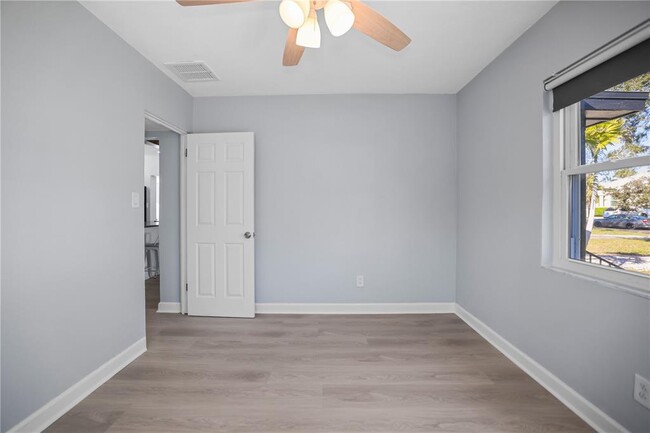 Building Photo - 132 81st Ave N