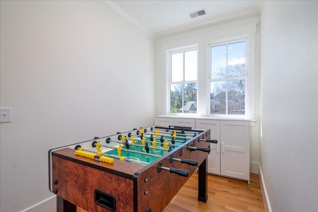 Building Photo - Fully Furnished Home In The Groves