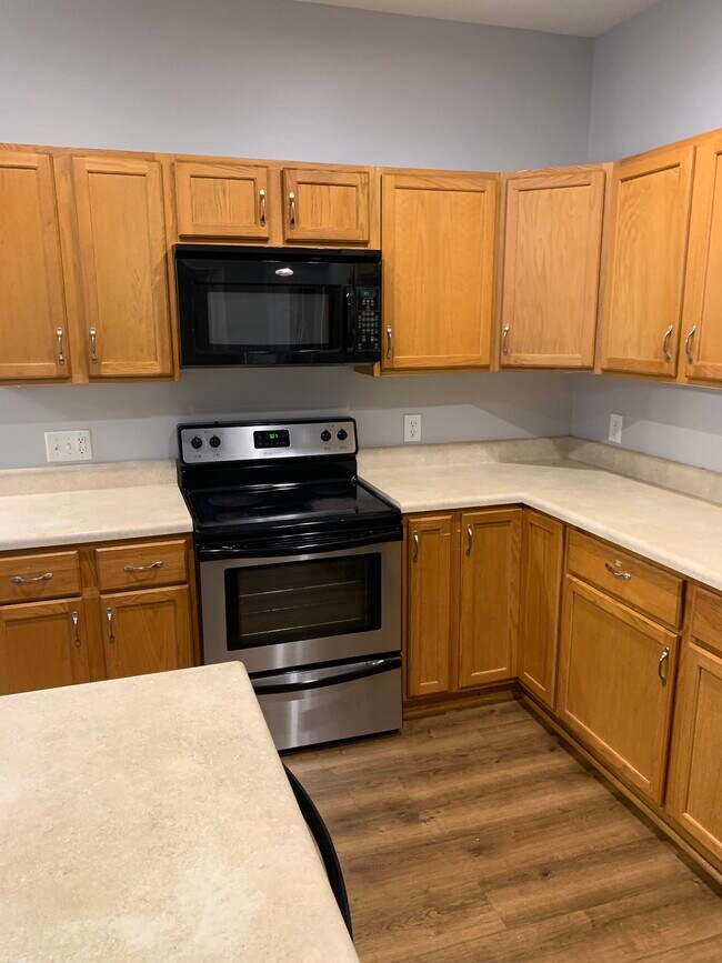 Kitchen - 108 Willowfield Ln