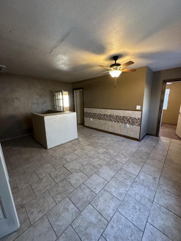 Building Photo - 1203 12th St