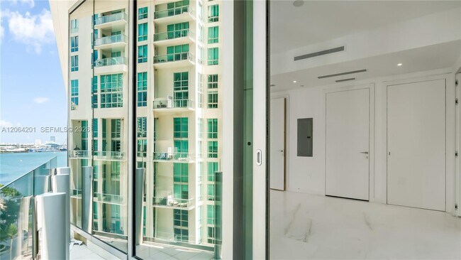 Building Photo - 300 Biscayne Blvd Way