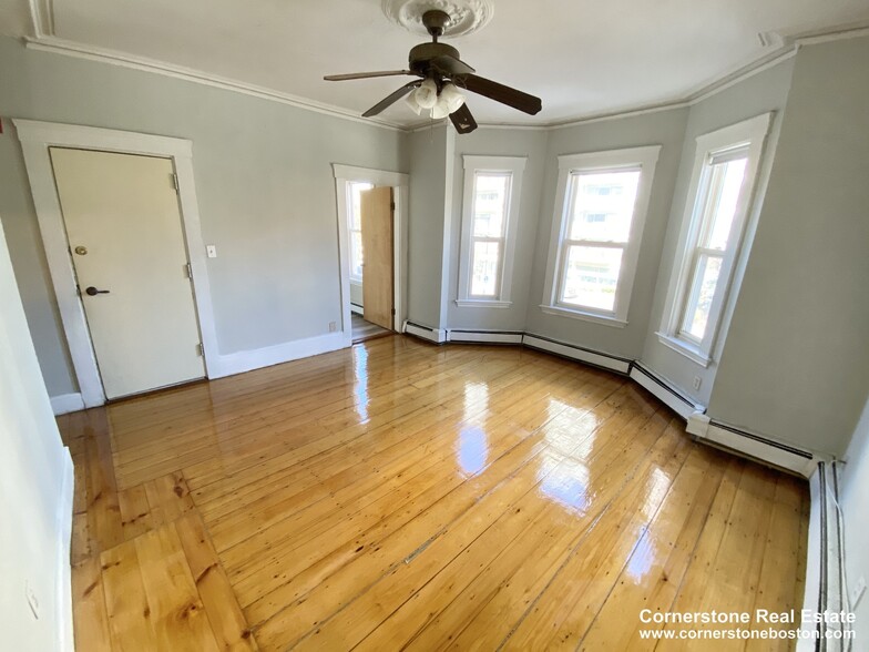 Building Photo - 1562 Tremont St