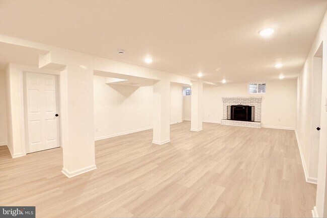 Building Photo - 412 Lee Pl