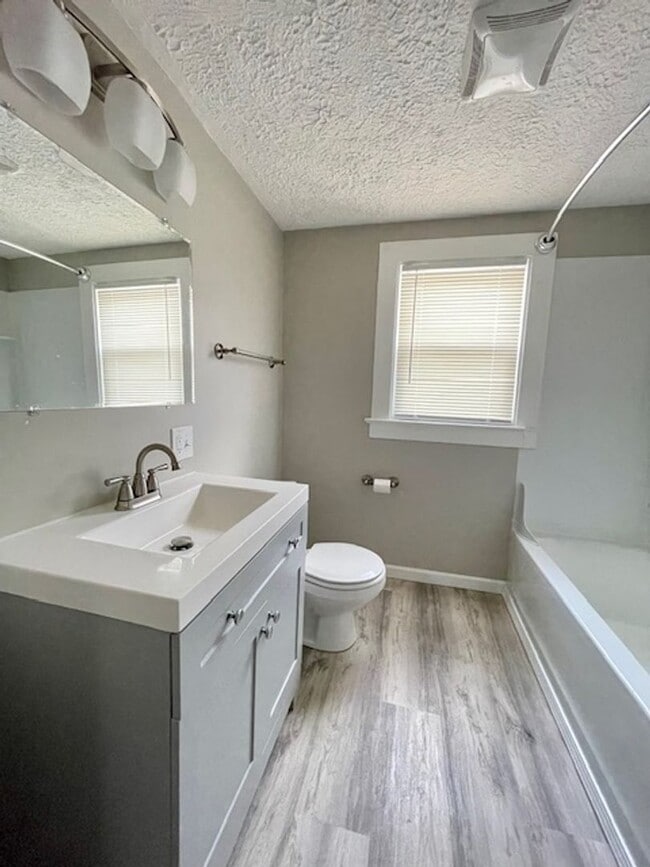 Building Photo - IDEAL 3 Bedroom Home!