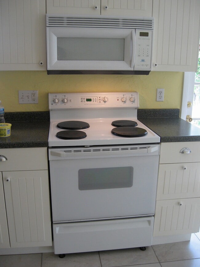Building Photo - 771 Nerita St
