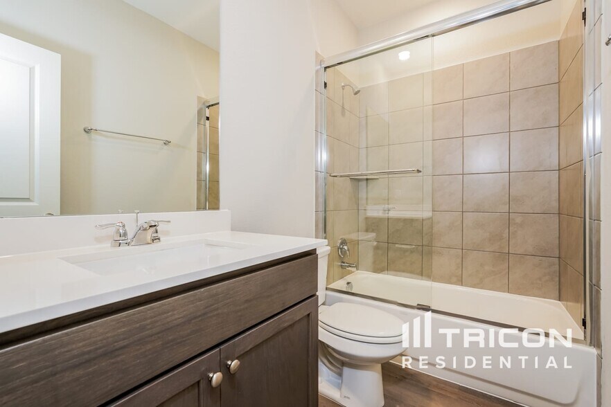 Building Photo - 2533 Finch Holw Dr