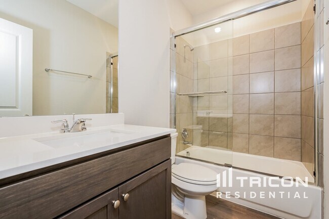 Building Photo - 8009 Calhoun Vly Dr