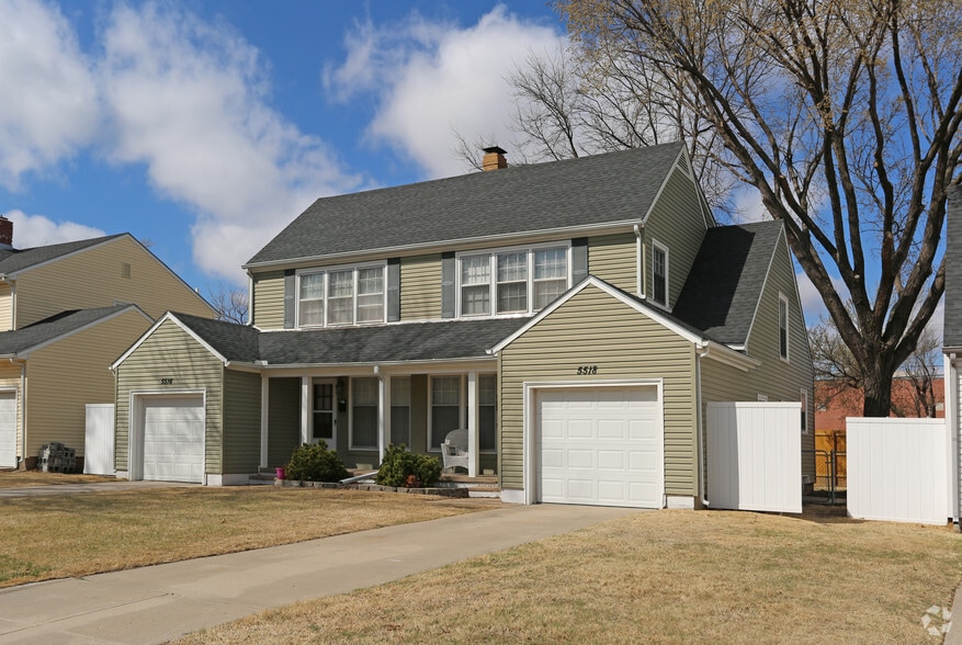 Primary Photo - Edgemoor Townhomes