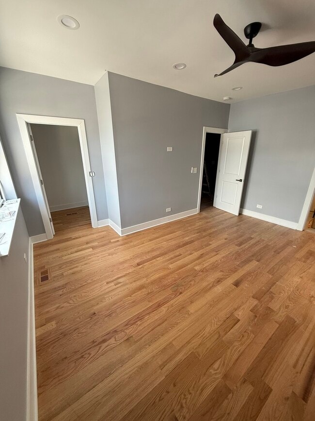 Building Photo - 2157 N Western Ave