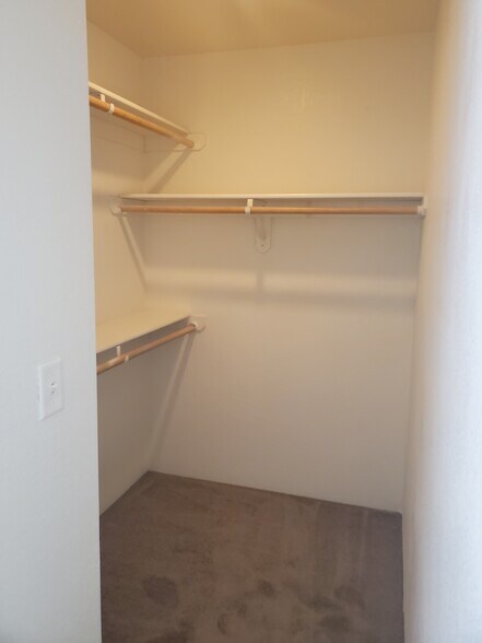 Walk In Closet - 1402 E Lee St