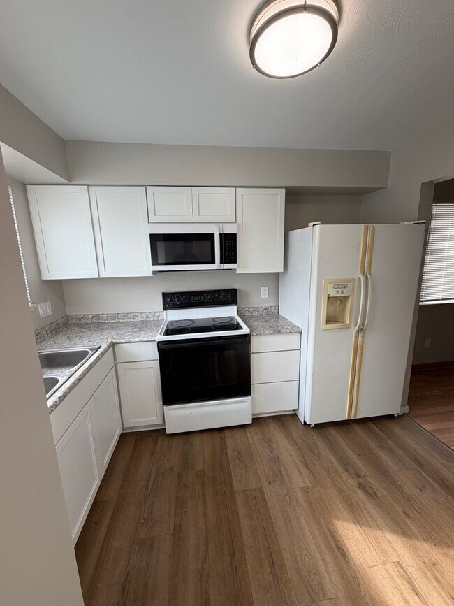 Building Photo - 5702 Orchard Ct