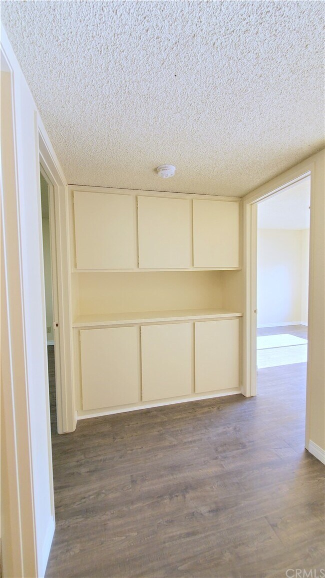 Building Photo - 719 Briarwood Ln
