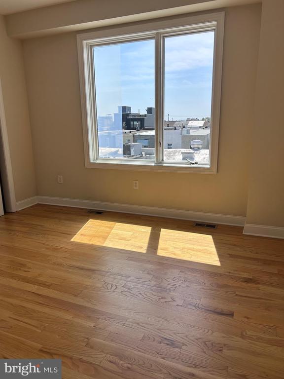 Building Photo - 1400-14 S Darien St