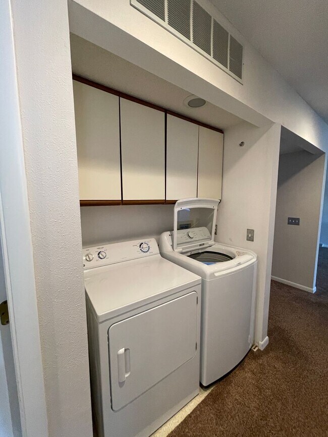 Building Photo - For Lease / Rent