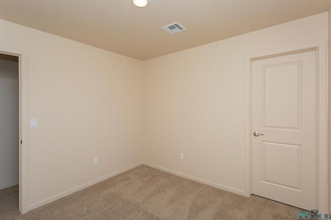 Building Photo - 8 Twin Berry Ct