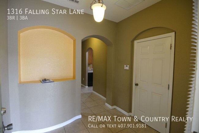 Building Photo - Orlando Rental Townhome