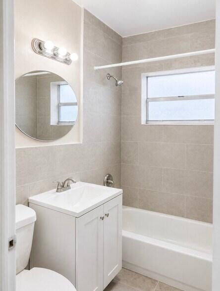 Building Photo - 1270 NE 136th Ter