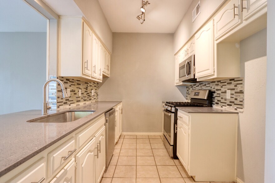 Building Photo - 317 Benjamin St