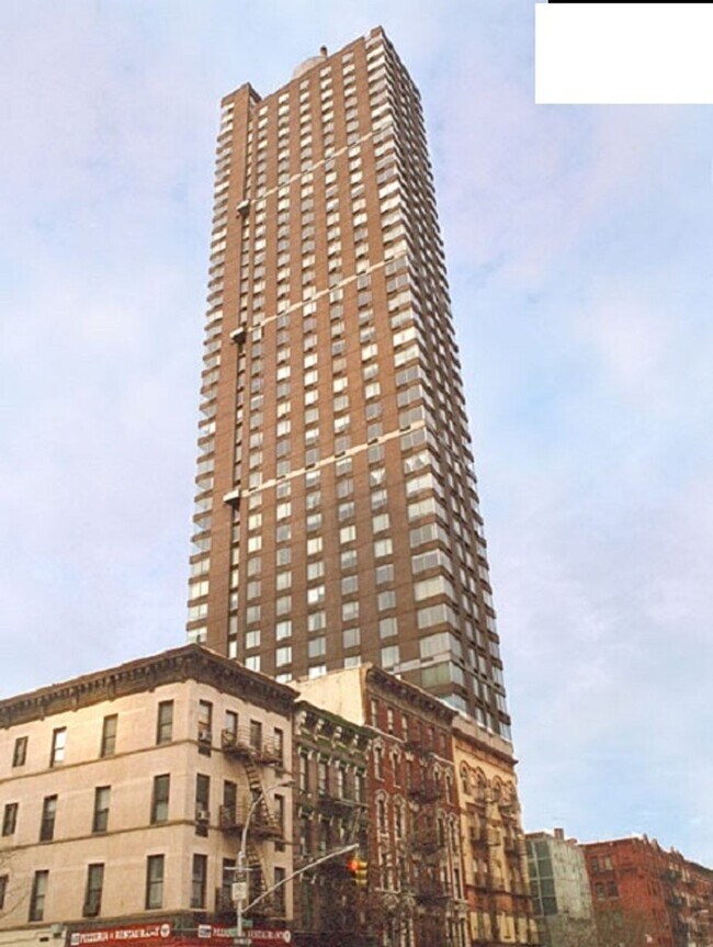 Building Photo - 356 E 88th St