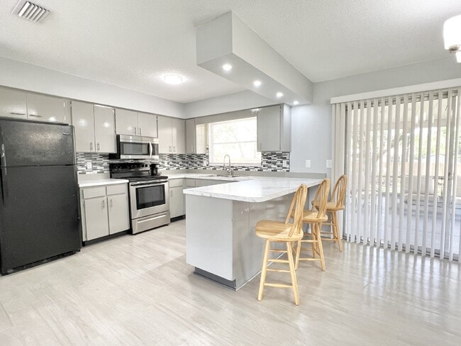 Building Photo - **Affordable Rental home in Silver Springs...