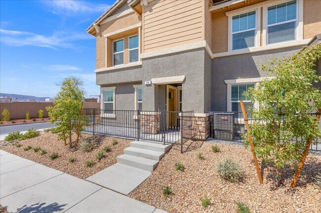 Building Photo - 900 Rosy Starling St