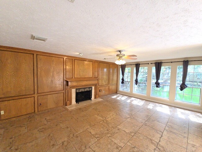Building Photo - 2502 Fairwind Dr