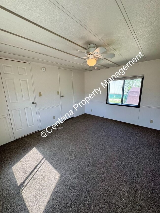 Building Photo - 3 Bedroom 2 Bath Home