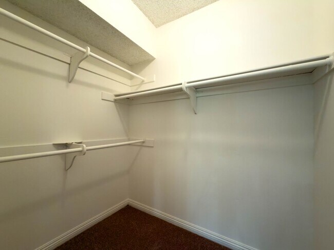 Building Photo - Spacious 4BR with Bonus Room in Cabrini Villas!