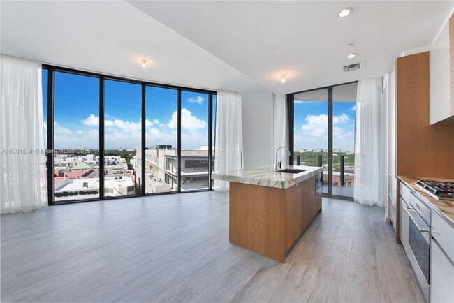 Primary Photo - 2831 S Bayshore Dr