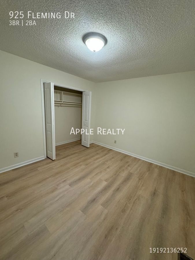Building Photo - 925 Fleming Dr