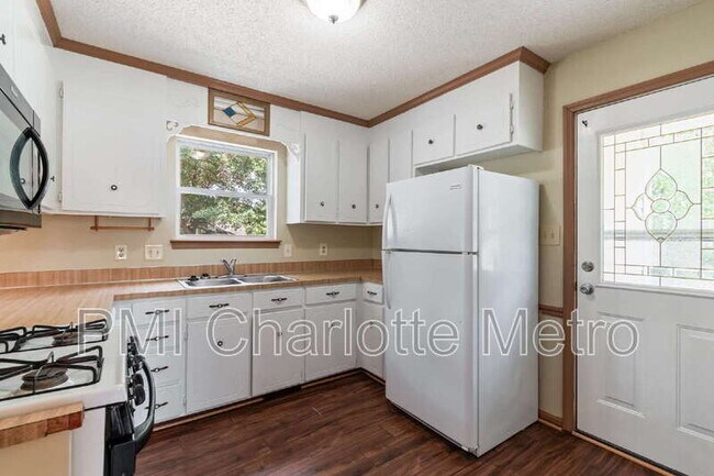 Building Photo - 11241 Kingfisher Dr