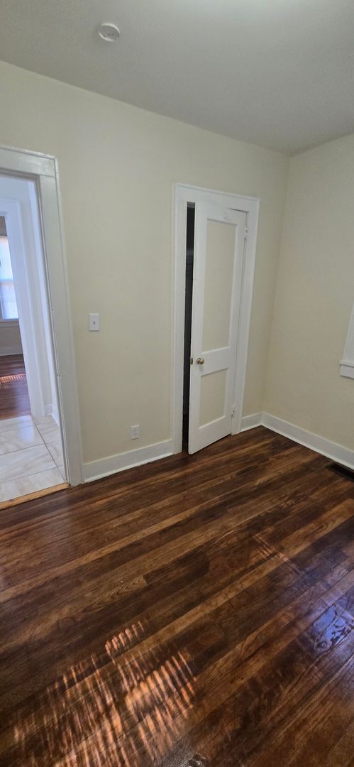 Building Photo - Freshly Renovated 3 bedroom available!