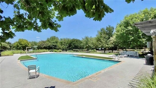 Building Photo - 1056 Winnsboro Lp