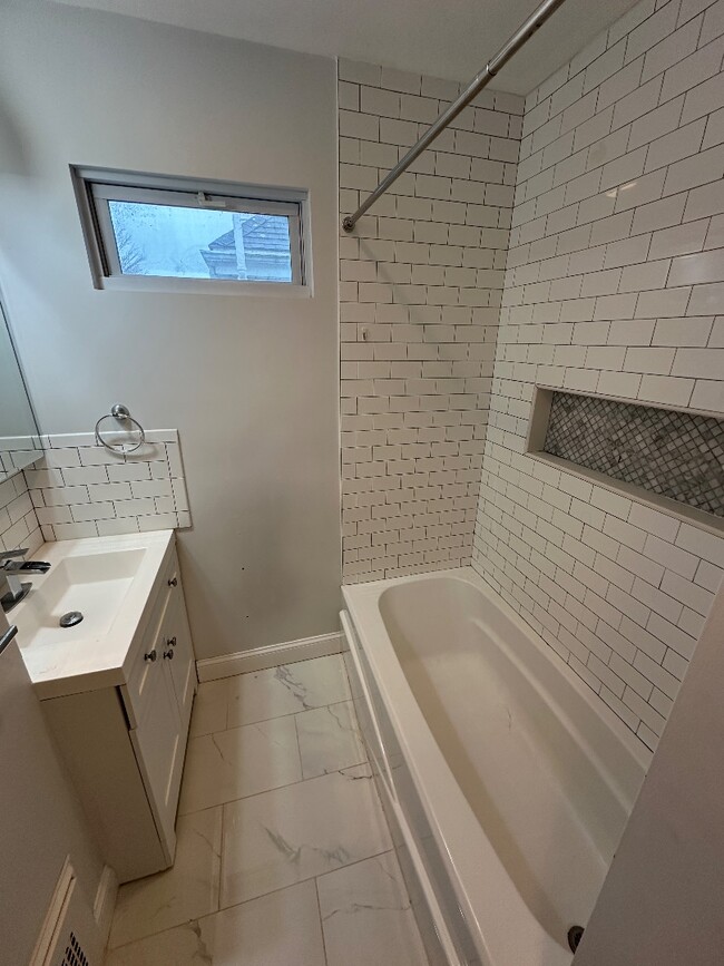 Building Photo - 151 Edinboro St