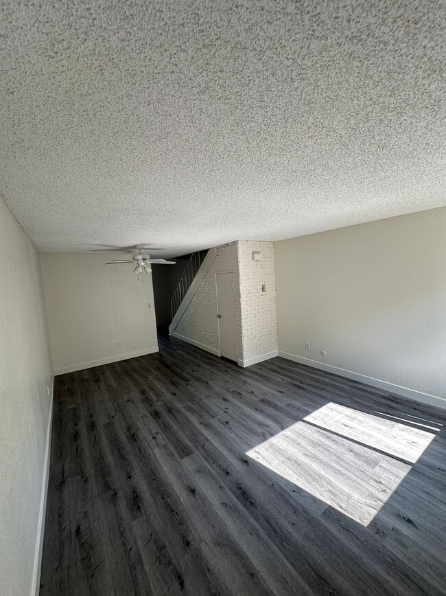 Building Photo - BRIGHT 2BR TOWNHOME IN GENESEE HIGHLANDS W...