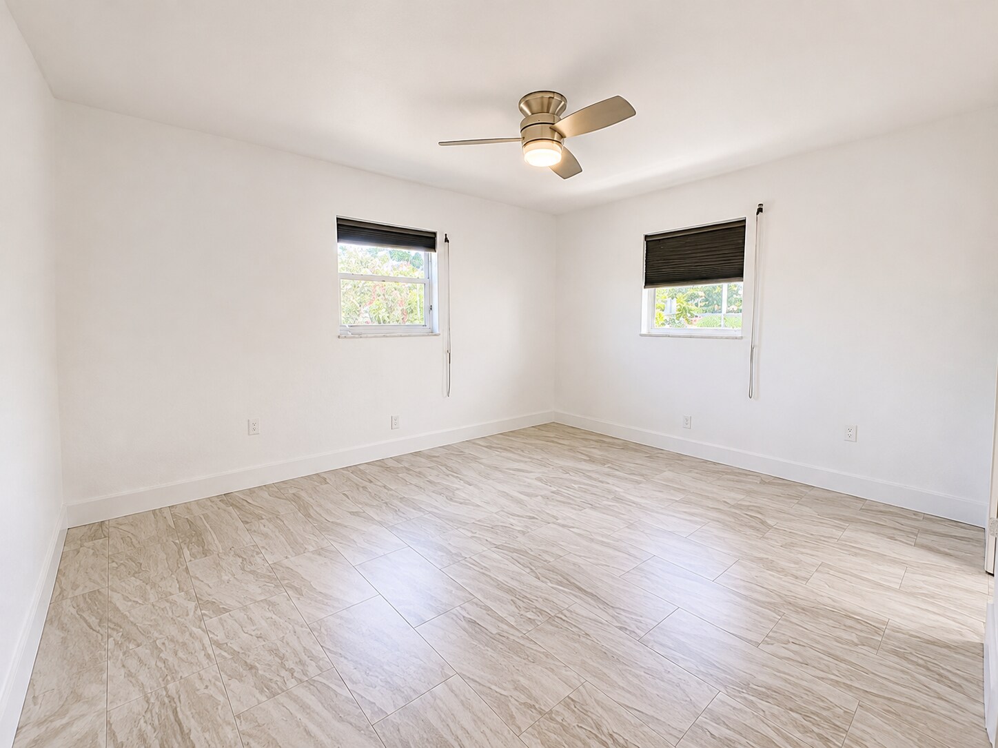 Building Photo - 1590 SW 14th Ave