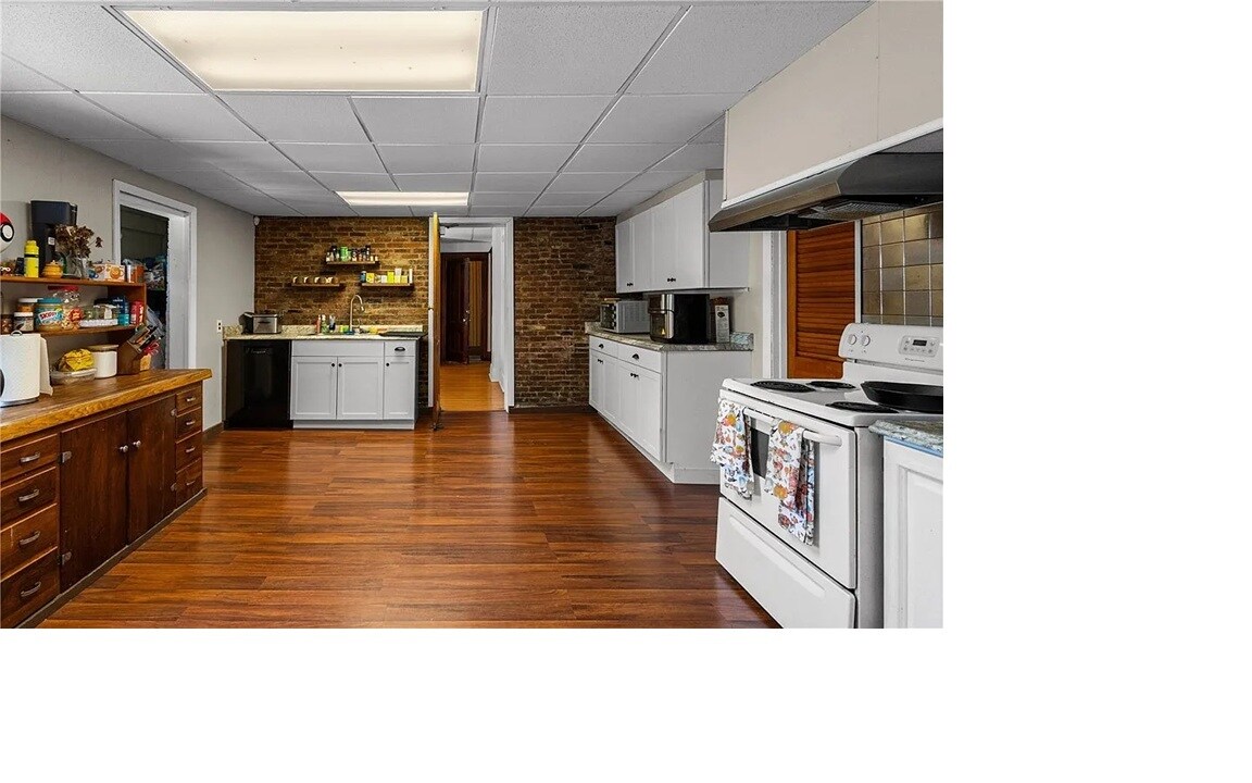 Building Photo - 3073 E Henrietta Rd